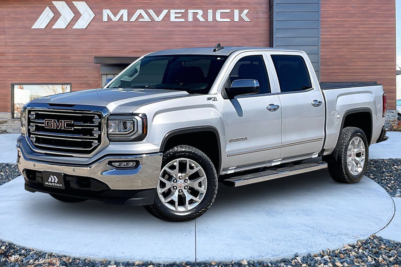 Used 2018 GMC Sierra 1500 SLT w/ SLT Premium Package AWD/4WD image 3