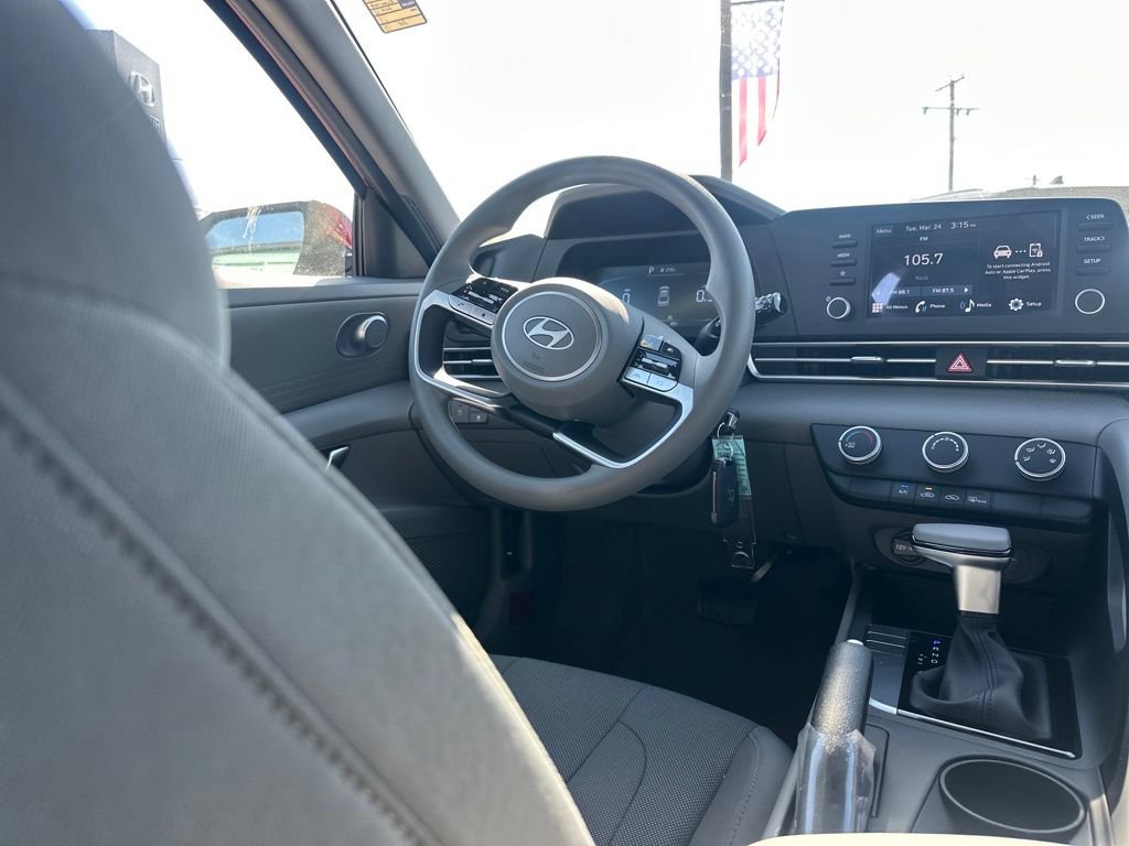 Used 2026 Hyundai Elantra SE FWD image 19