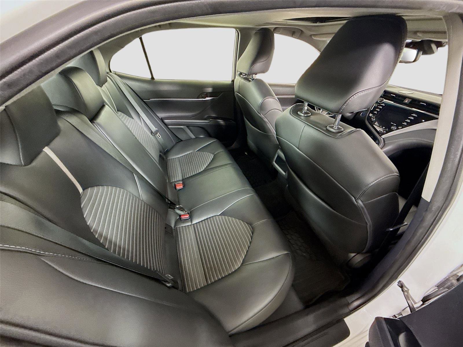 Used 2018 Toyota Camry SE w/ Audio Package FWD image 19