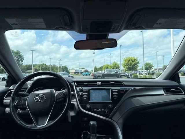 Used 2019 Toyota Camry SE FWD image 11