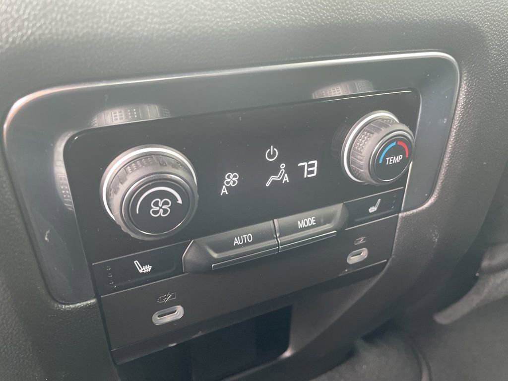 Used 2024 Chevrolet Tahoe Premier AWD/4WD image 32