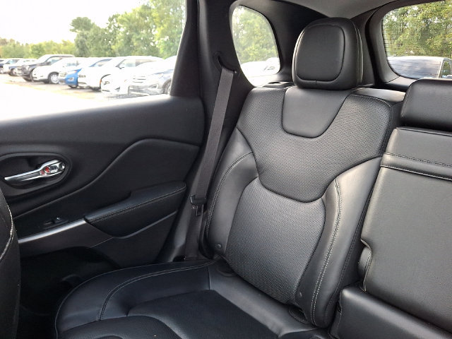 Used 2019 Jeep Cherokee Limited AWD/4WD image 18