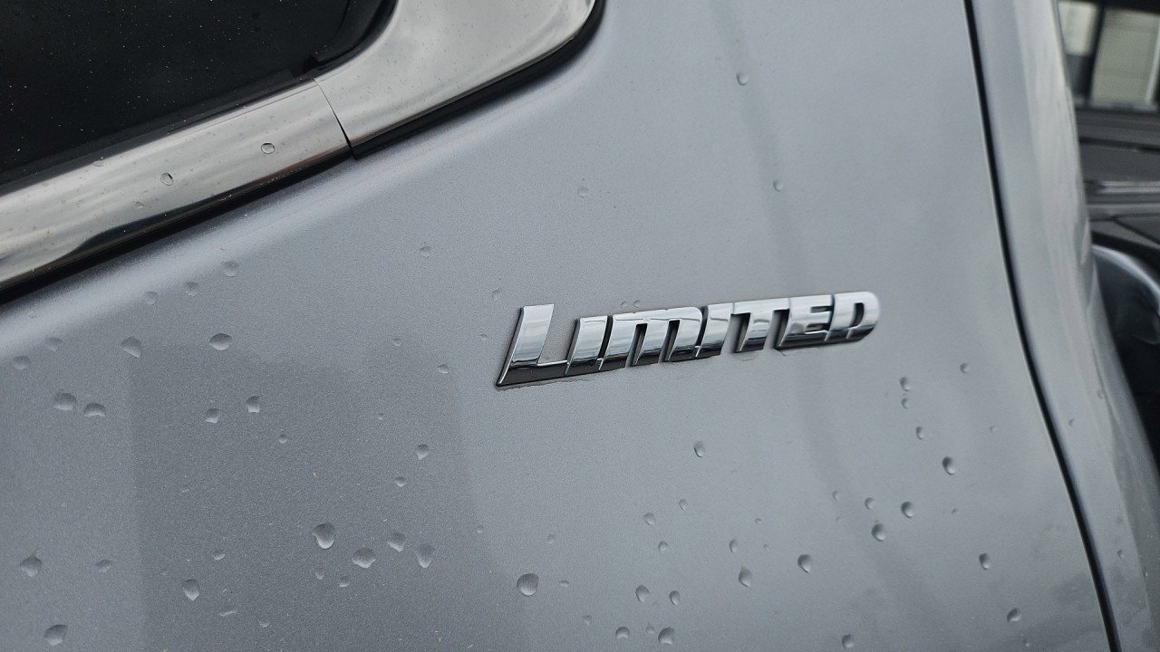 Used 2023 Toyota Tundra Limited w/ Power Package image 10