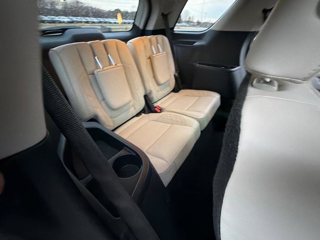 Used 2017 Ford Explorer Platinum image 30