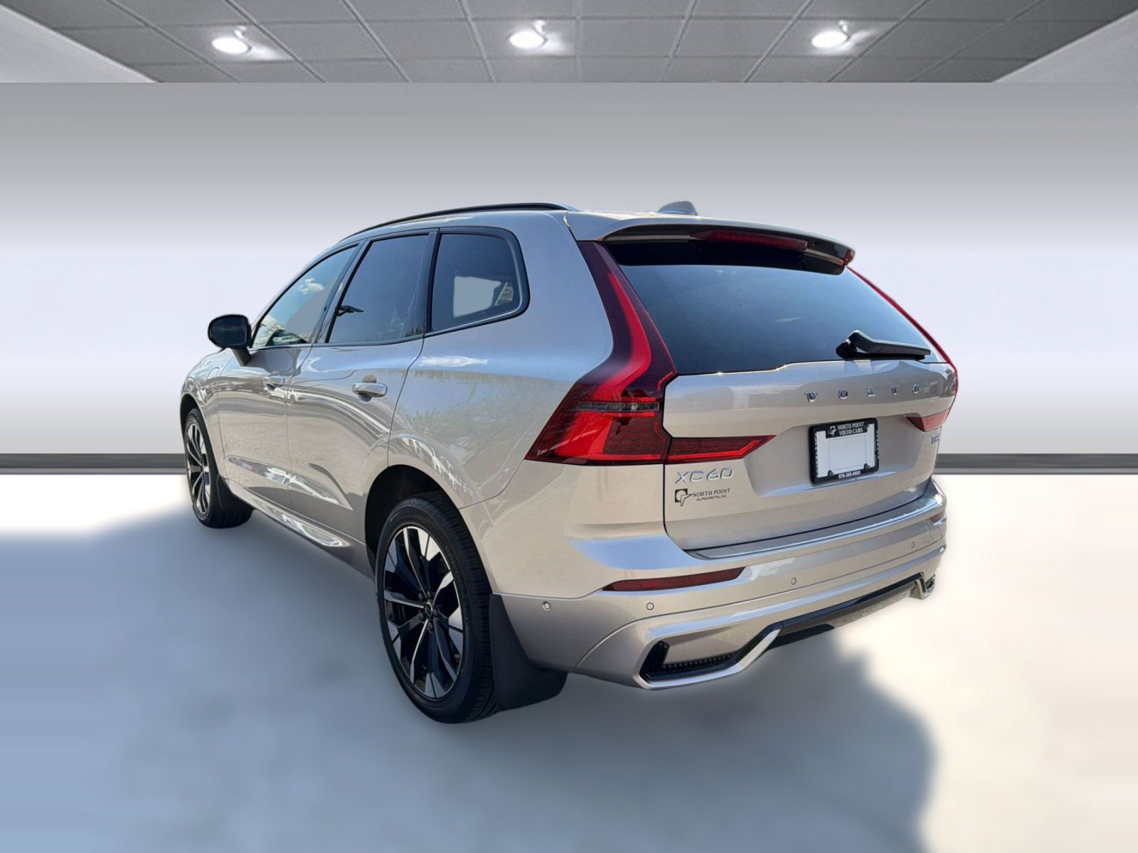 New 2026 Volvo XC60 T8 Plus w/ Climate Package AWD/4WD image 3