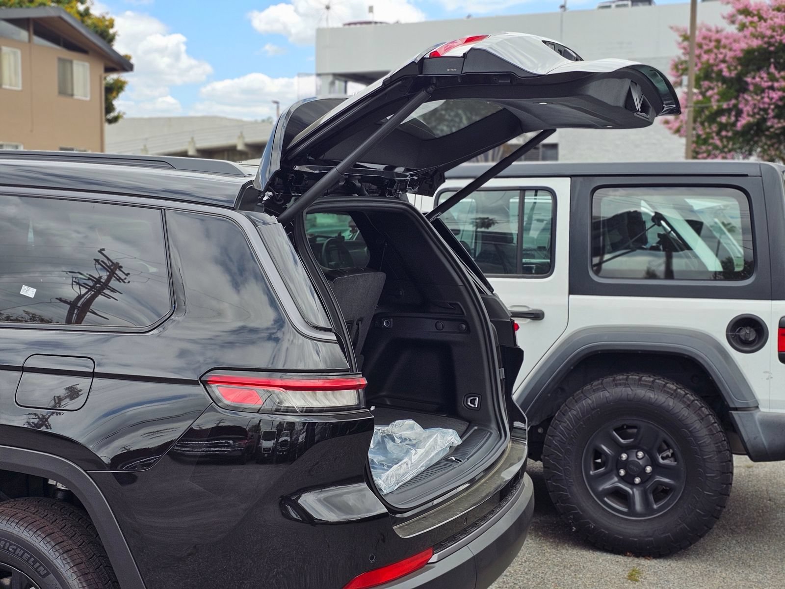 New 2026 Jeep Grand Cherokee L Altitude RWD image 8