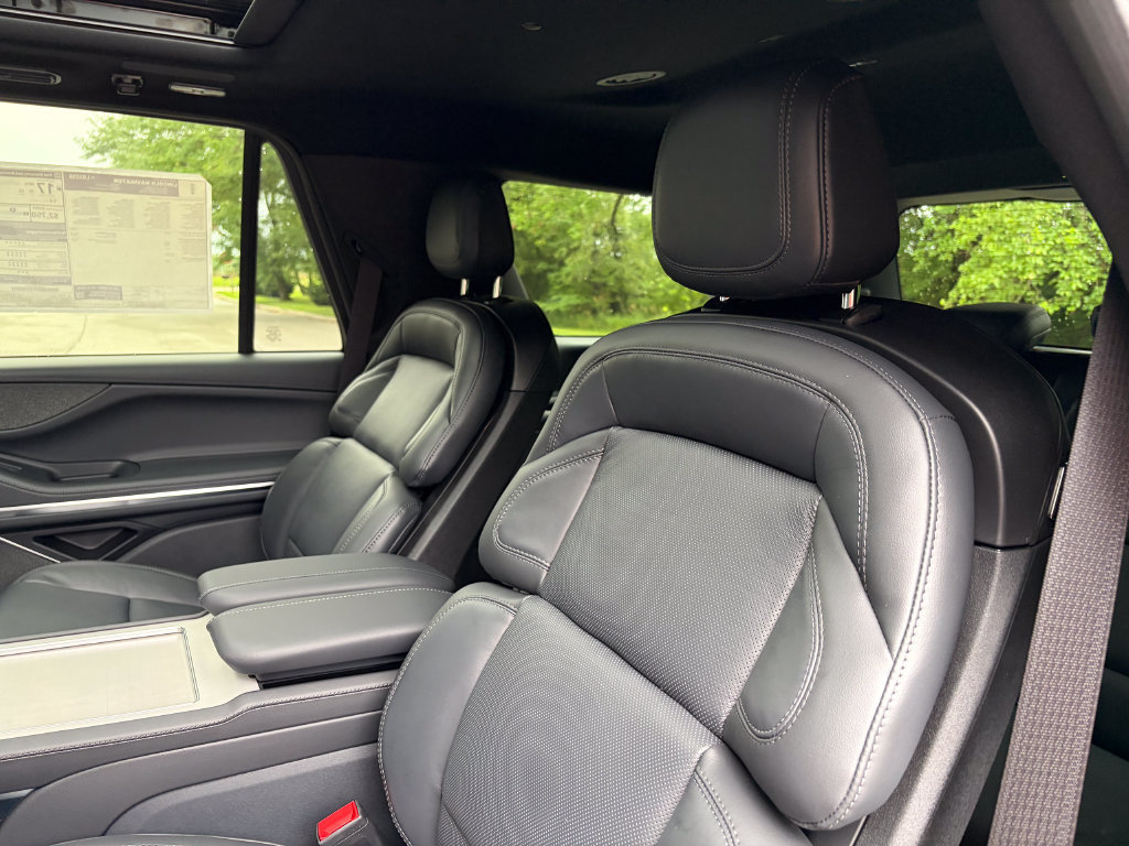 New 2027 Lincoln Navigator Reserve w/ Jet Appearance Package AWD/4WD image 20