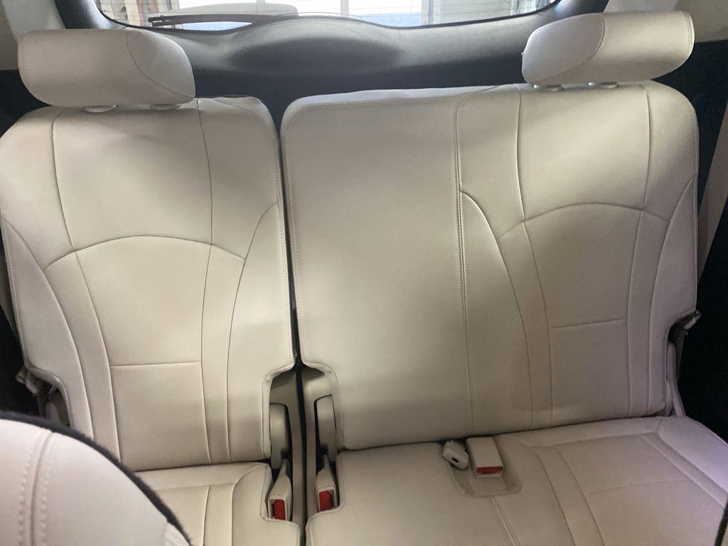 Used 2023 Buick Enclave Essence w/ LPO, Floor Liner Package AWD/4WD image 20