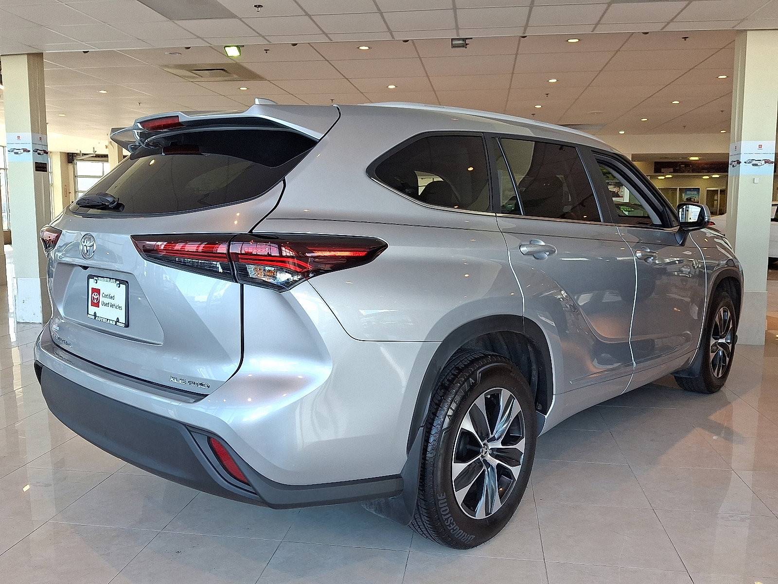 Certified 2025 Toyota Highlander XLE image 7