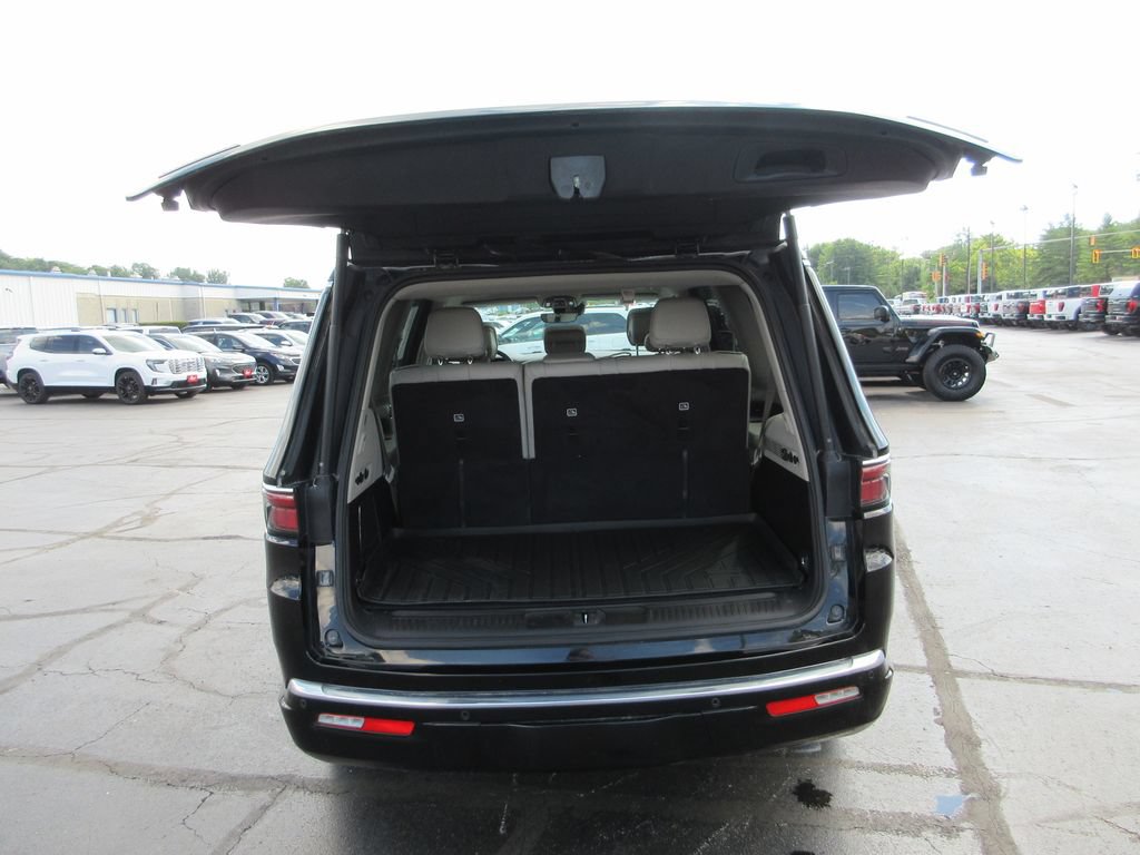 Used 2023 Jeep Wagoneer Series II w/ Premium Group I AWD/4WD image 8