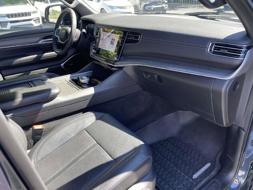 Certified 2024 Jeep Wagoneer L Series II w/ Flexible Seating Group AWD/4WD image 14