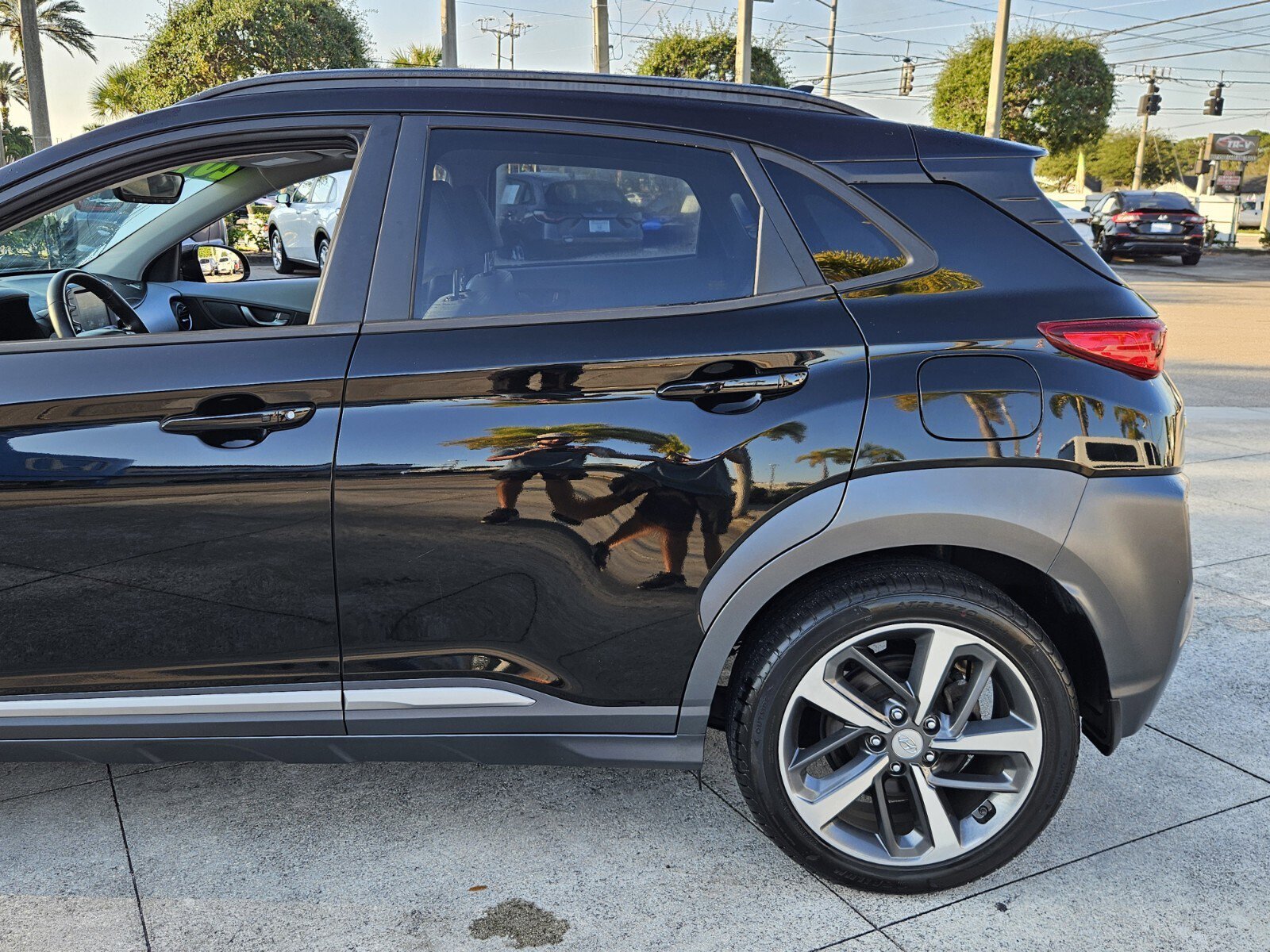 Used 2021 Hyundai Kona Limited w/ Cargo Package image 7