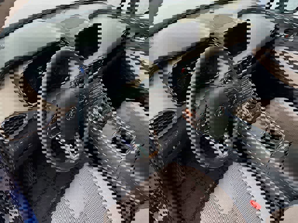 Used 2023 Hyundai Santa Fe SEL FWD image 2