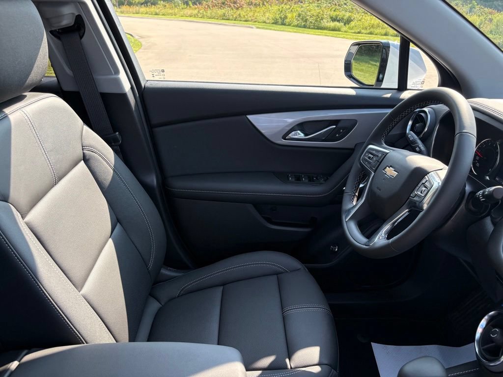 New 2026 Chevrolet Blazer LT w/ LPO, Arctic Package FWD image 29