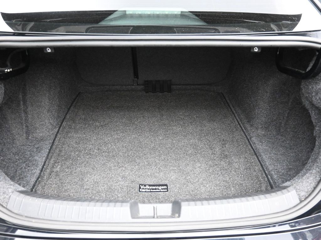 Used 2022 Volkswagen Jetta Sport image 2