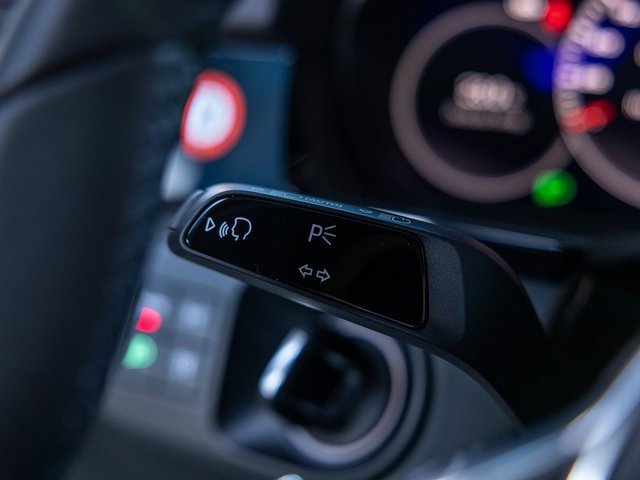 Certified 2023 Porsche Cayenne Platinum Edition w/ Premium Package Plus image 46