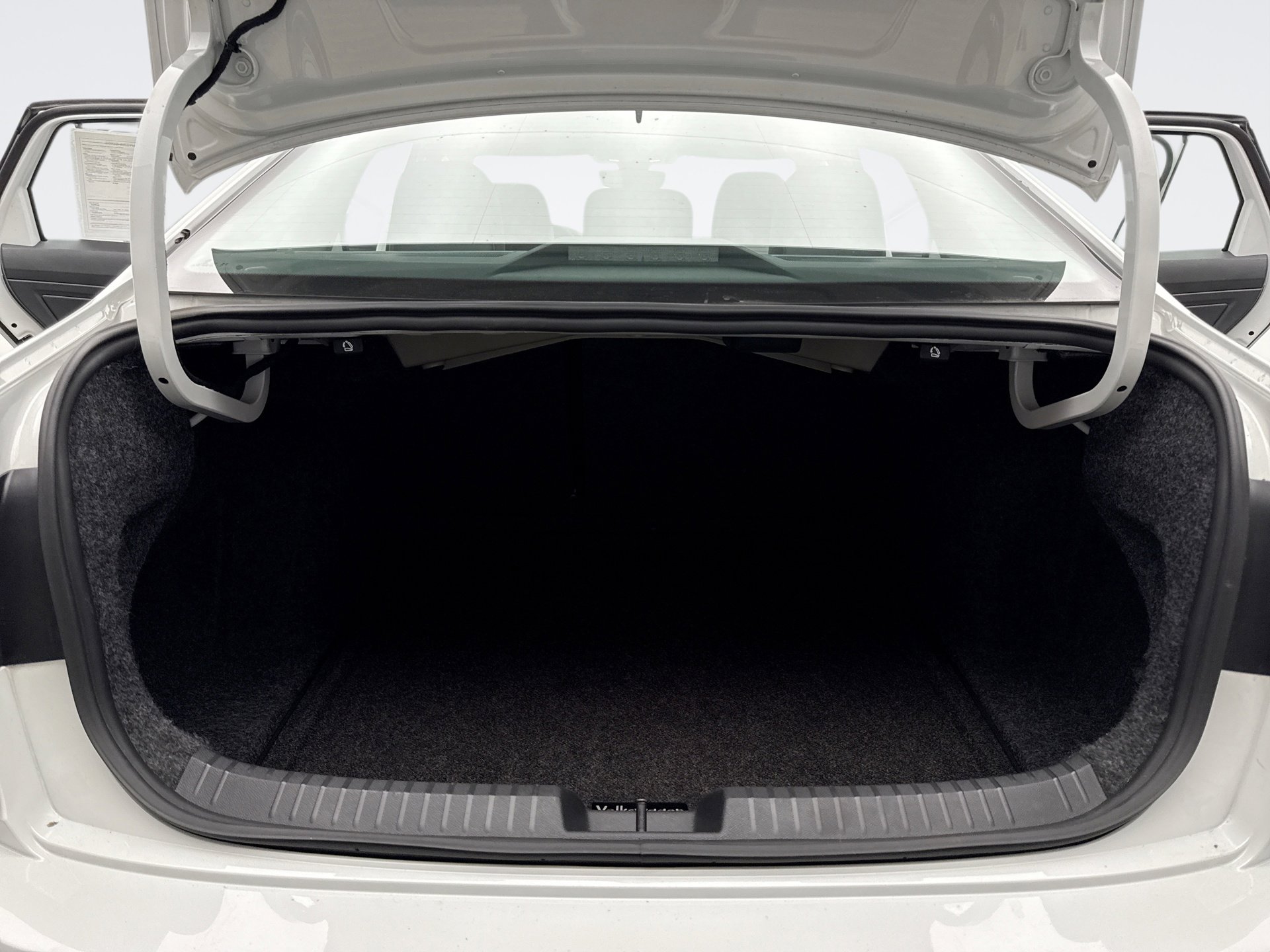 Used 2023 Volkswagen Jetta SE w/ Panoramic Sunroof Package image 21