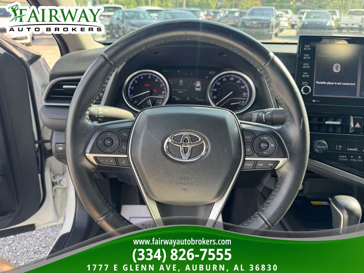 Used 2022 Toyota Camry XLE FWD image 18
