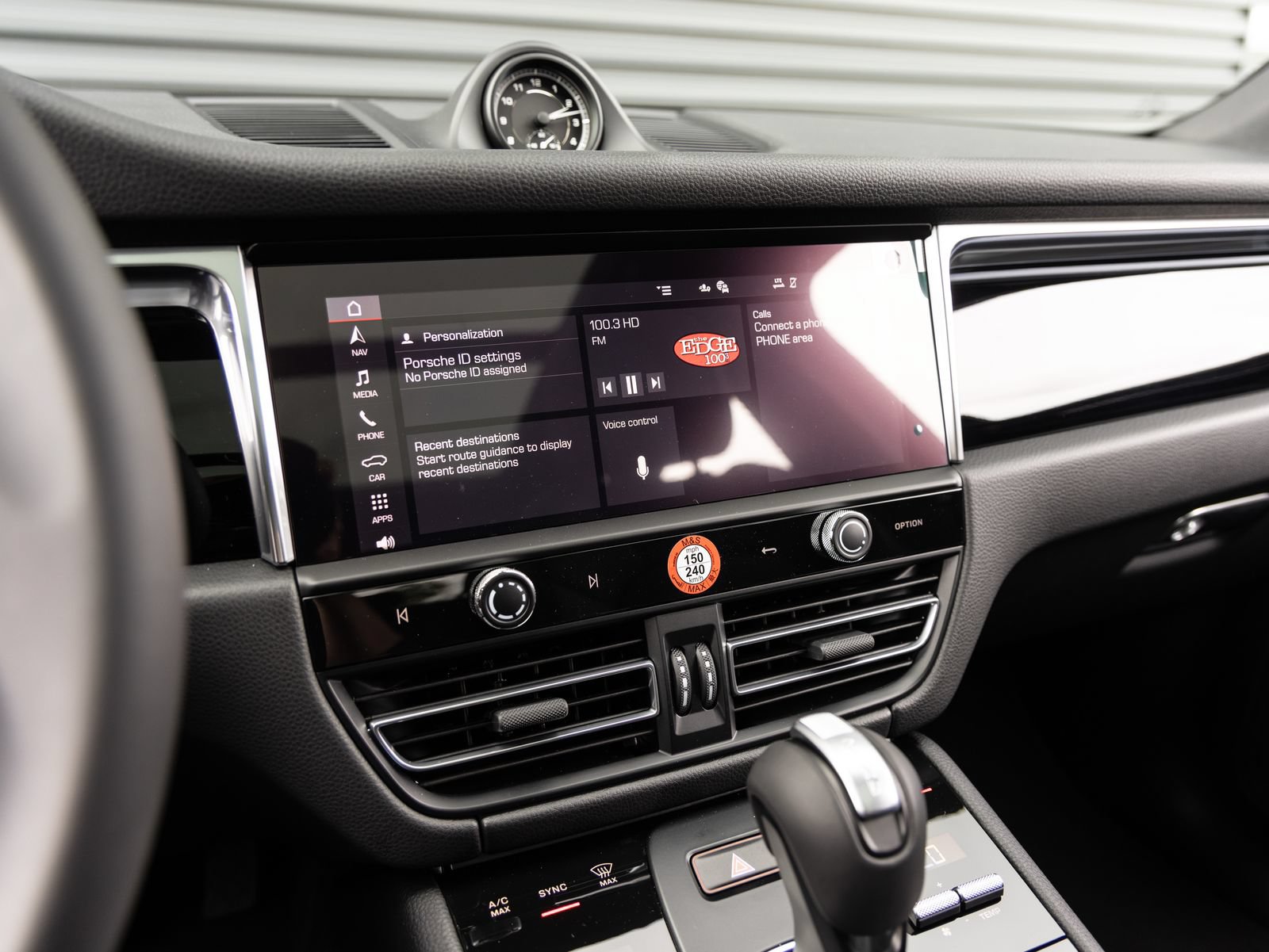 Certified 2026 Porsche Macan AWD/4WD image 15