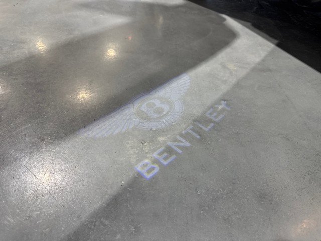 Used 2017 Bentley Bentayga image 18