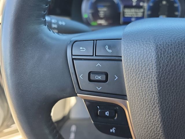 Used 2023 Toyota Crown Limited image 16