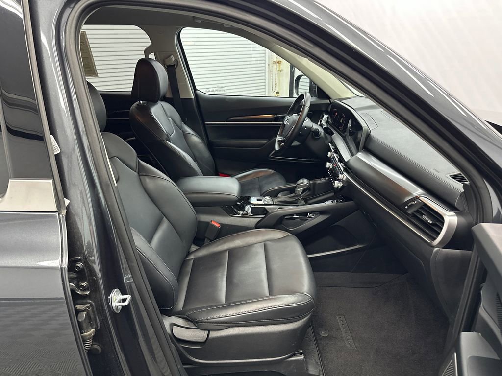Used 2024 Kia Telluride S image 14