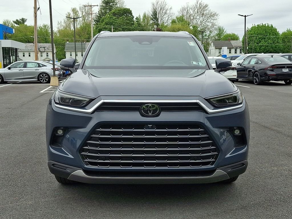 Used 2024 Toyota Grand Highlander AWD image 2