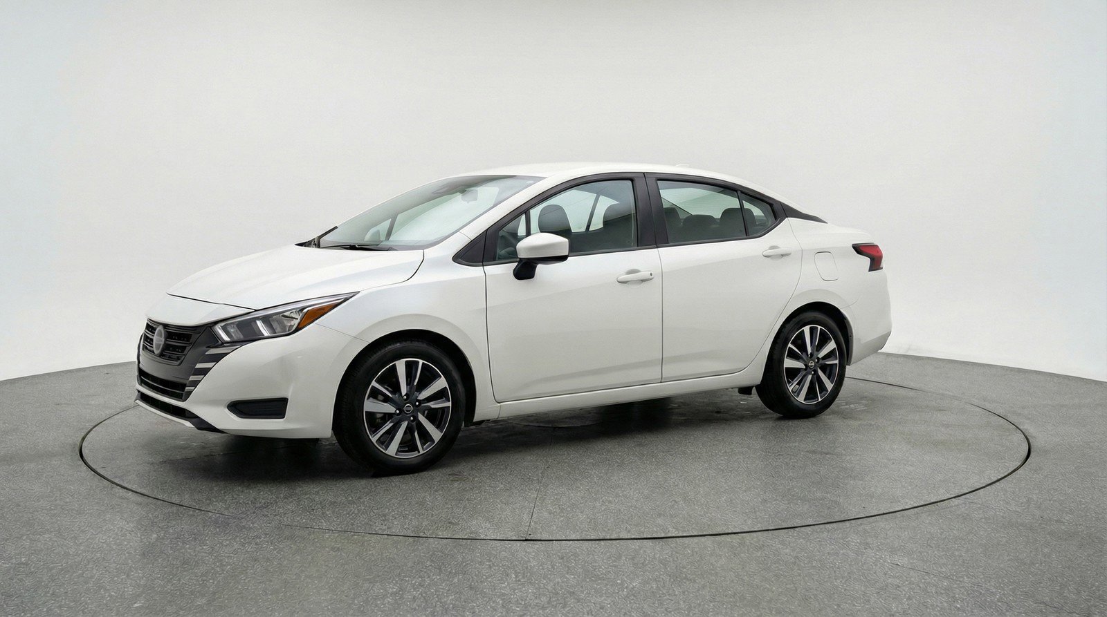 Used 2025 Nissan Versa SV FWD image 3