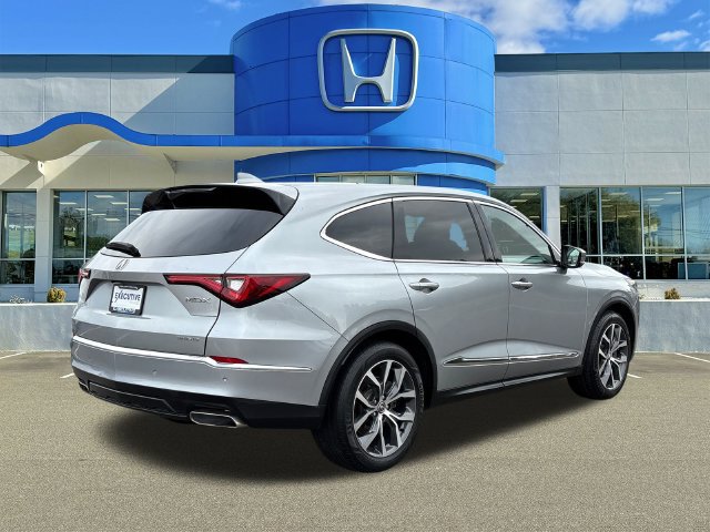 Used 2023 Acura MDX w/ Technology Package AWD/4WD image 2
