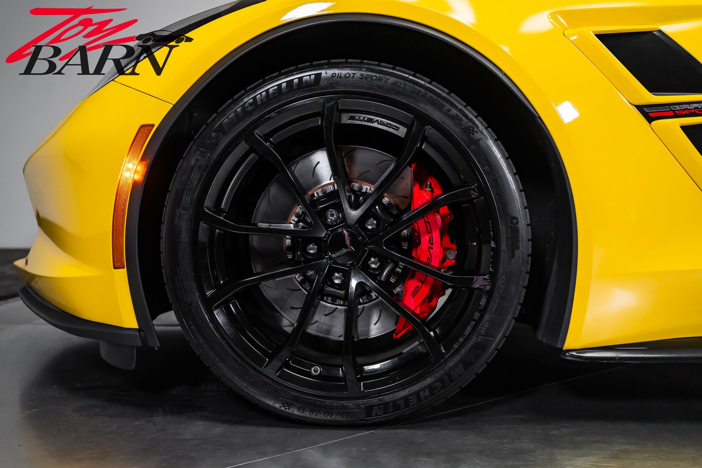Used 2019 Chevrolet Corvette Grand Sport w/ Carbon Flash Badge Package RWD image 23