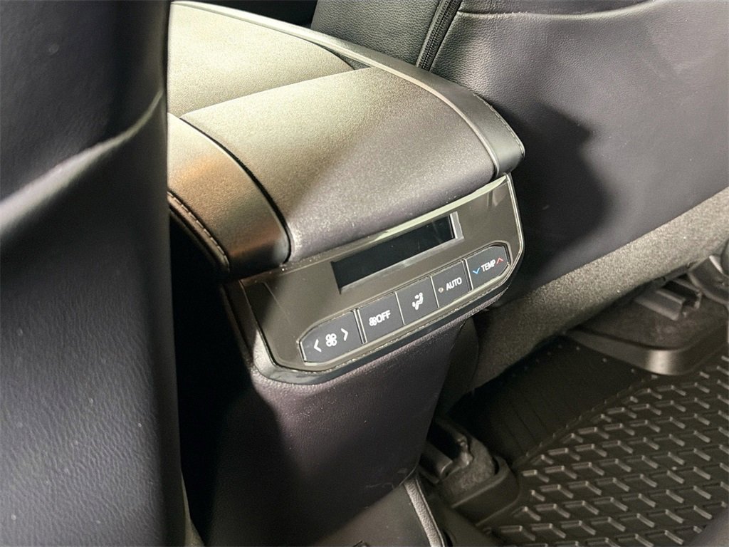 Used 2023 Toyota Highlander L image 22