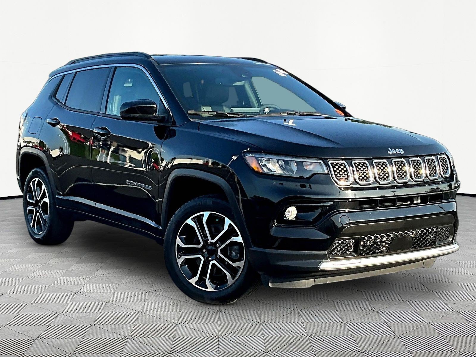Used 2023 Jeep Compass Limited AWD/4WD image 3