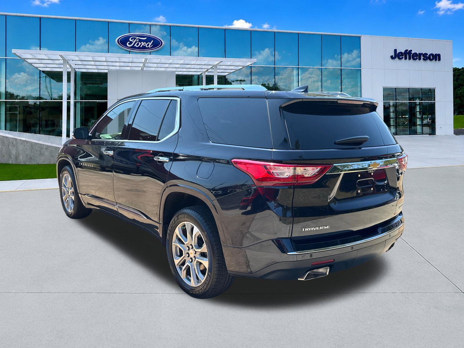 Used 2020 Chevrolet Traverse Premier FWD image 5