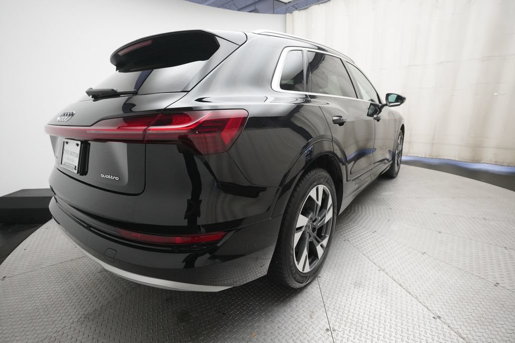 Used 2022 Audi e-tron Premium Plus w/ Premium Plus Package AWD/4WD image 12