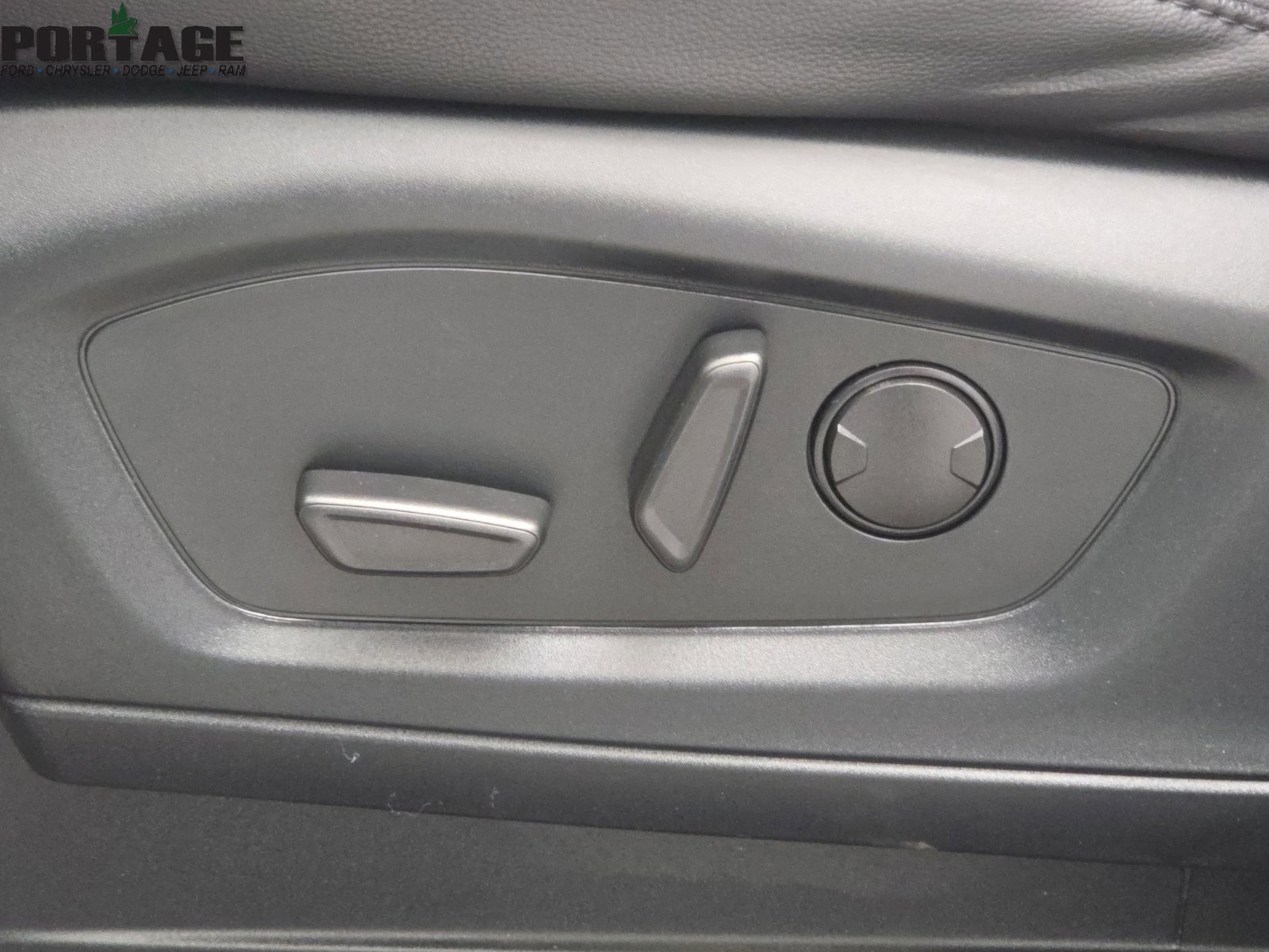 Used 2023 Ford Explorer ST AWD/4WD image 18