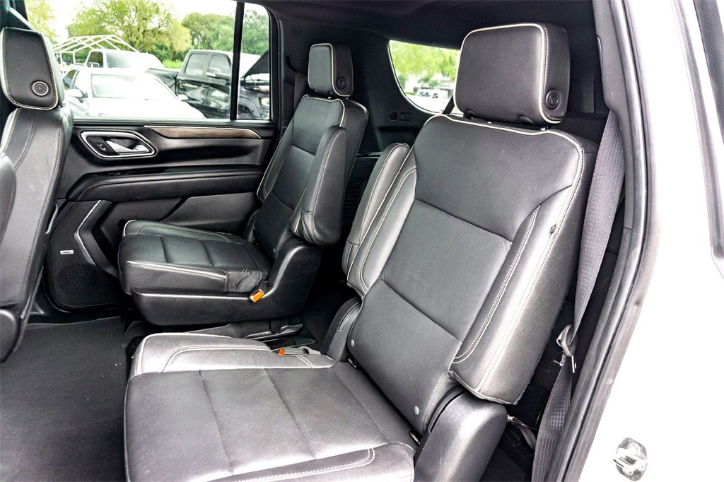 Used 2023 Chevrolet Suburban Premier image 27