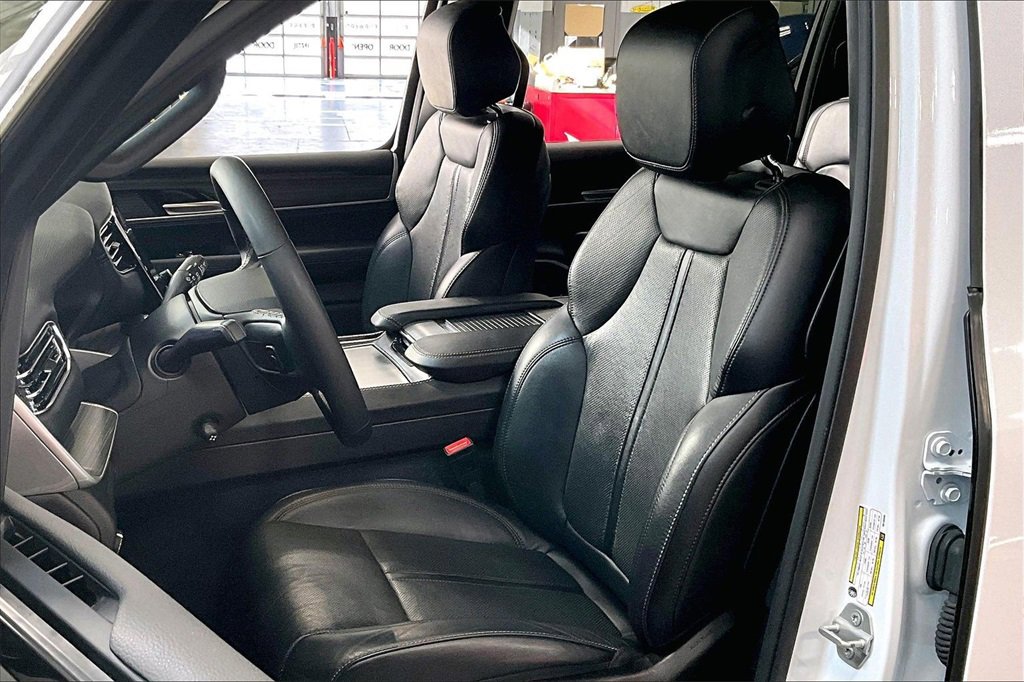 Used 2024 Jeep Wagoneer L Series II w/ Flexible Seating Group image 18