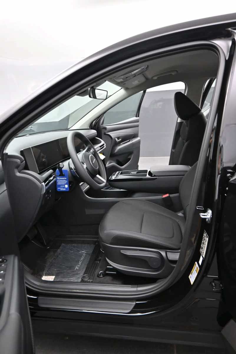 New 2026 Hyundai Tucson Blue SE FWD image 16