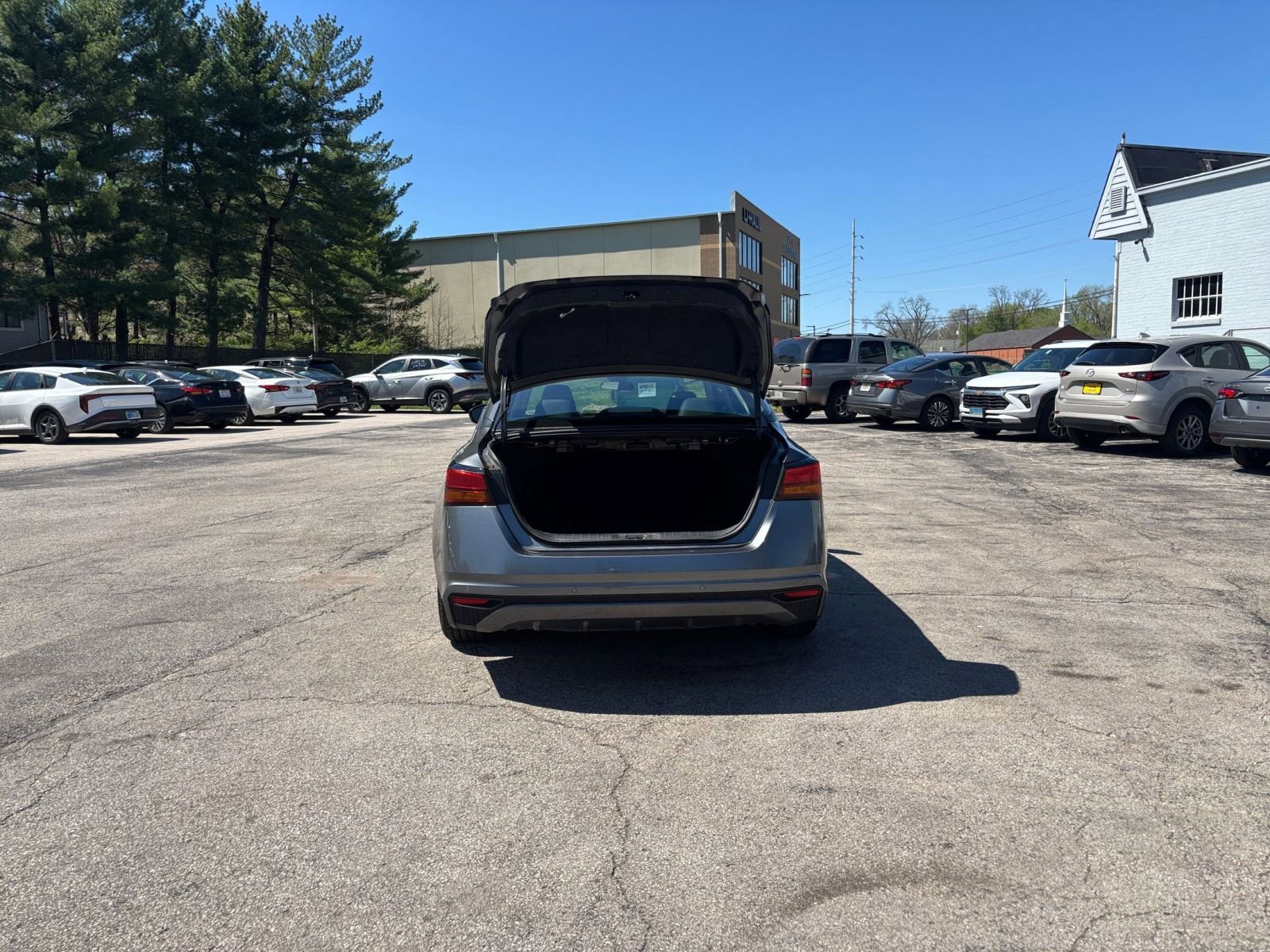 Used 2025 Nissan Altima 2.5 SV FWD image 29