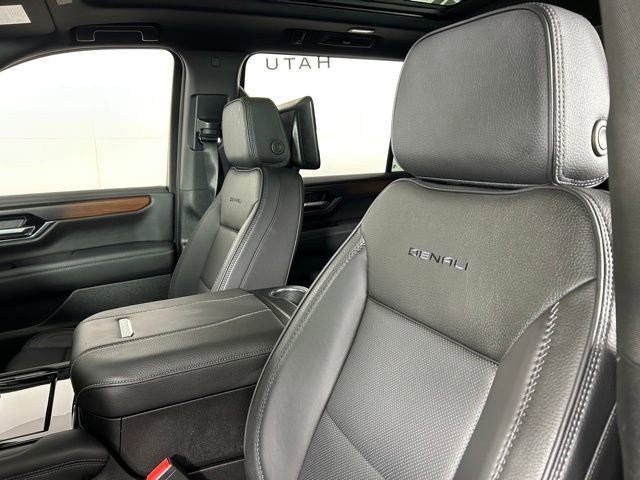 Used 2025 GMC Yukon XL Denali w/ Denali Reserve Package image 18