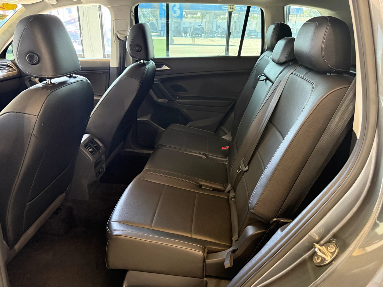 Used 2019 Volkswagen Tiguan SE w/ Panoramic Sunroof Package AWD/4WD image 10