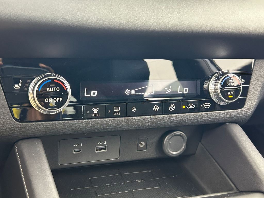 New 2025 Mitsubishi Outlander SE image 20