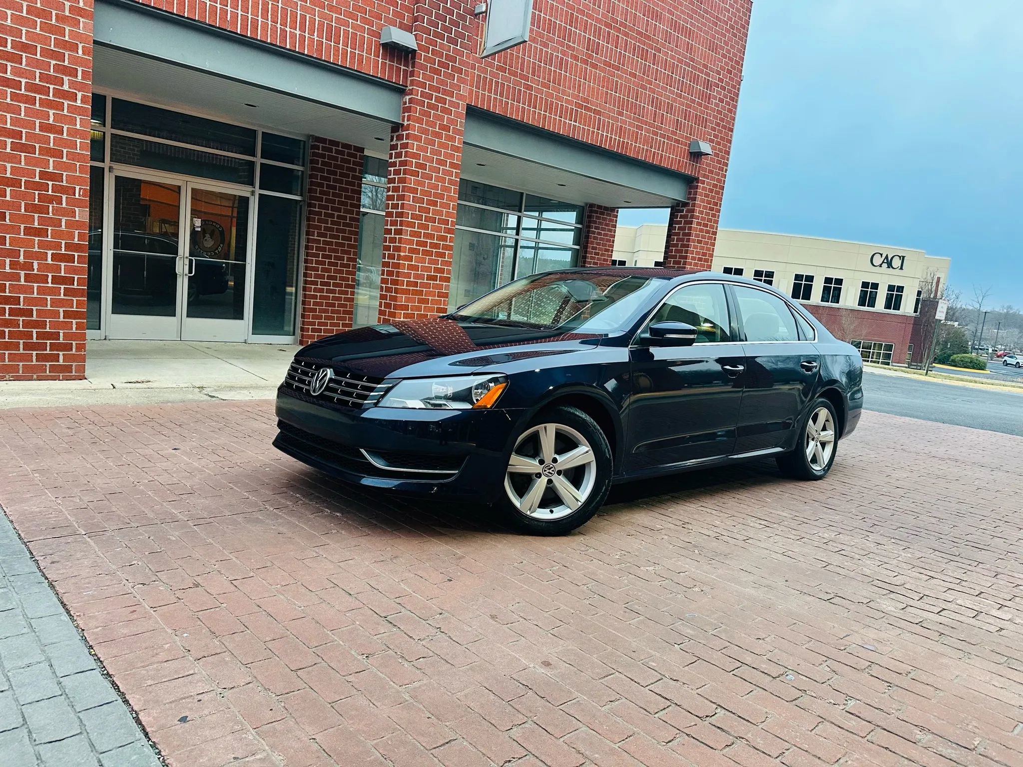Used 2013 Volkswagen Passat TDI SE image 3
