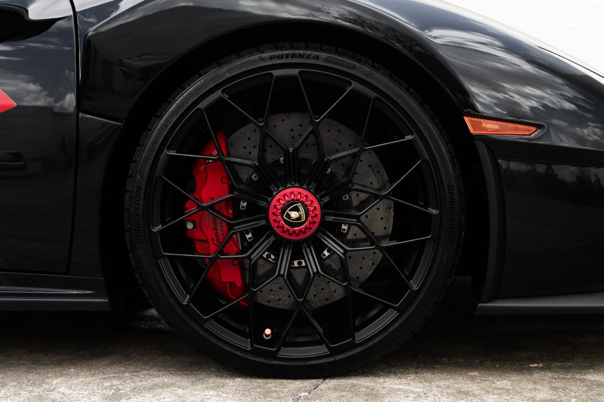 Used 2022 Lamborghini Huracan STO image 29