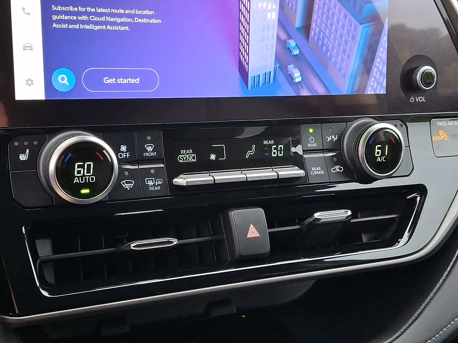 Used 2023 Toyota Highlander XLE AWD/4WD image 19