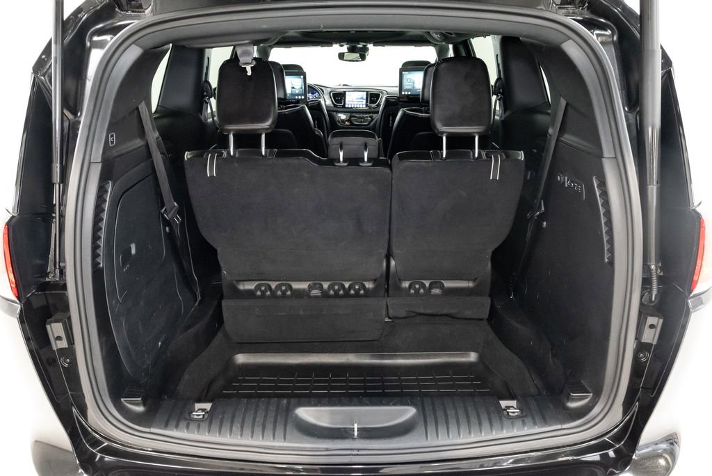 Used 2020 Chrysler Pacifica Limited FWD image 32