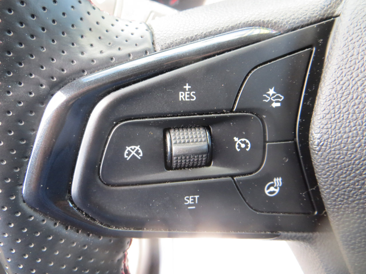 Used 2024 Chevrolet Trax RS w/ Driver Confidence Package image 15