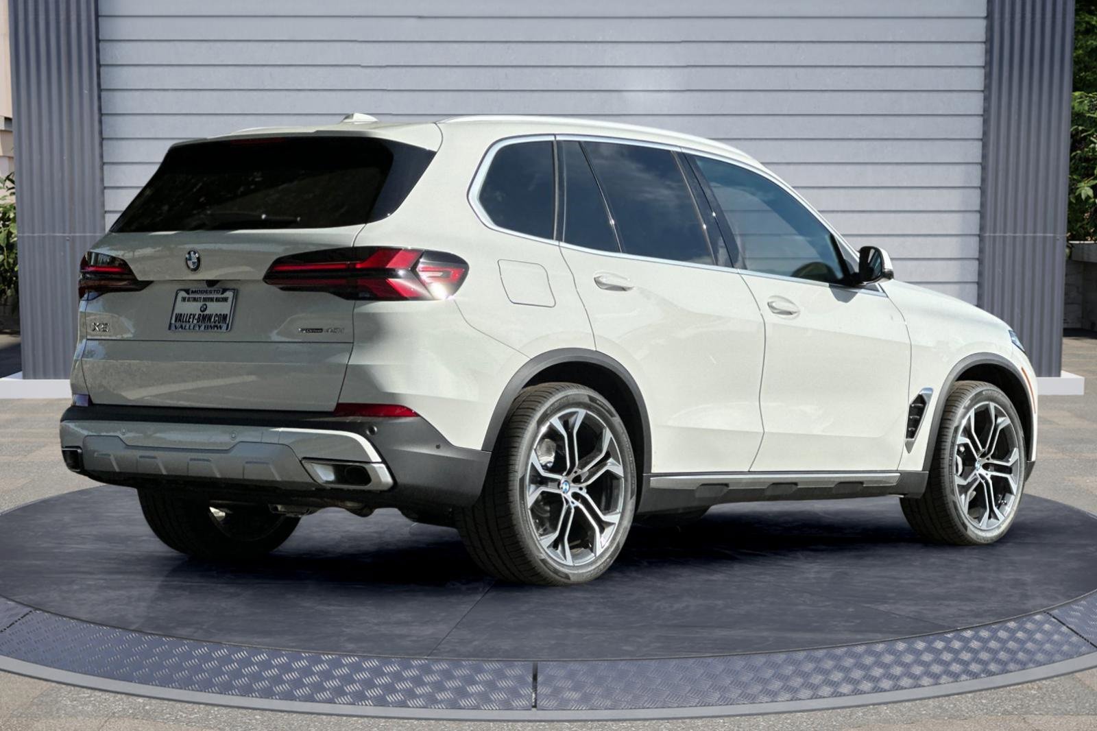 New 2026 BMW X5 sDrive40i w/ Climate Comfort Package image 4
