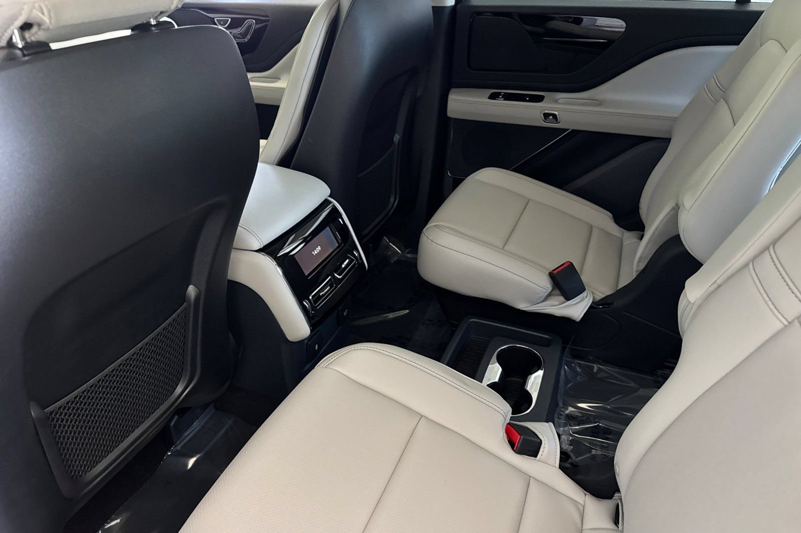 New 2026 Lincoln Aviator AWD image 9
