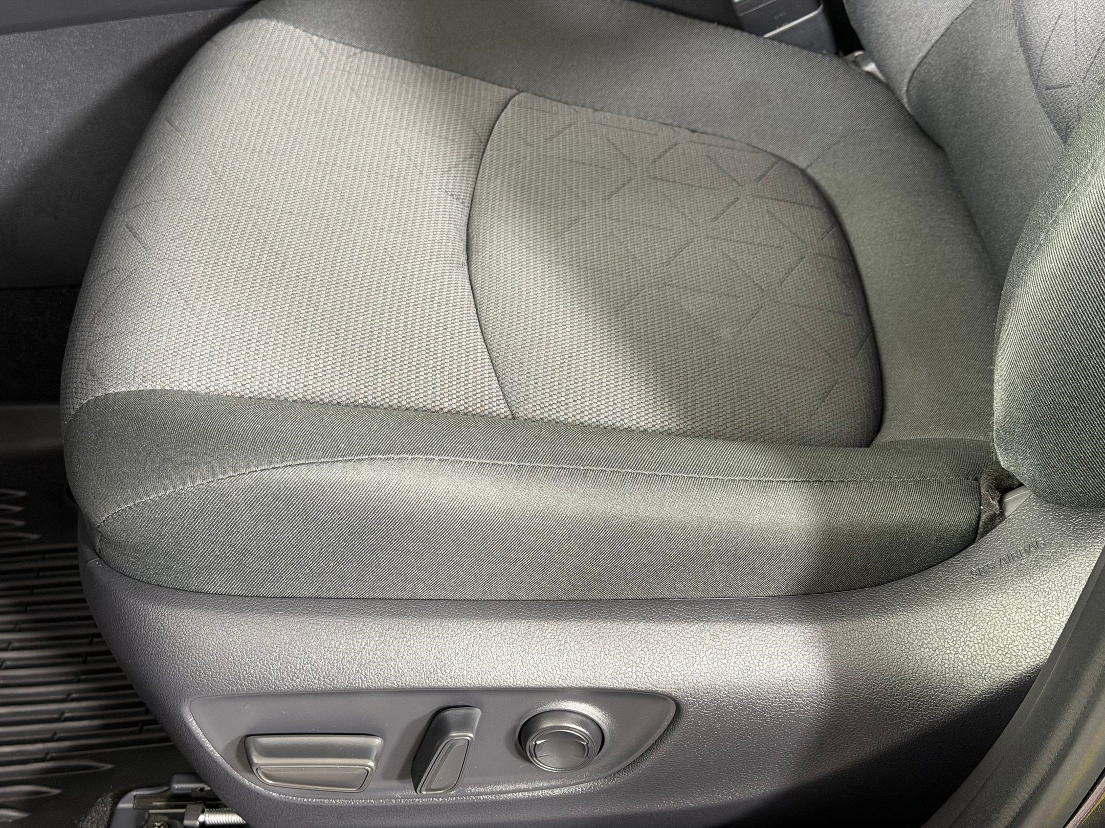 Used 2025 Toyota RAV4 XLE AWD/4WD image 15